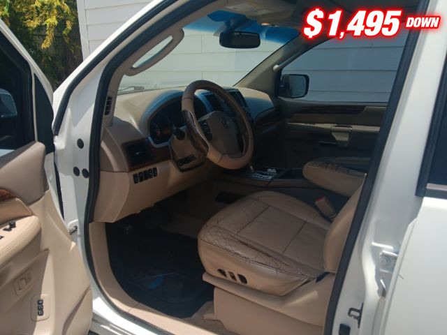 Nissan Armada Vehicle Image 06
