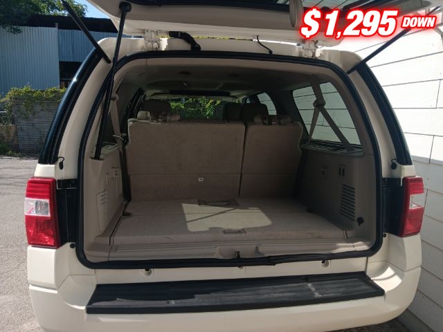 Ford Expedition EL Vehicle Image 05