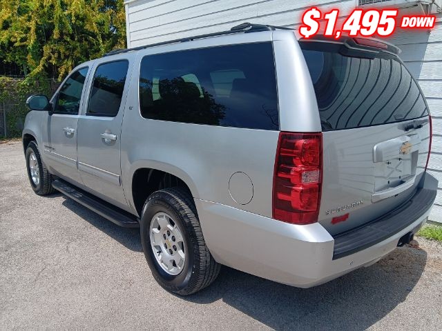 Chevrolet Suburban Vehicle Image 03
