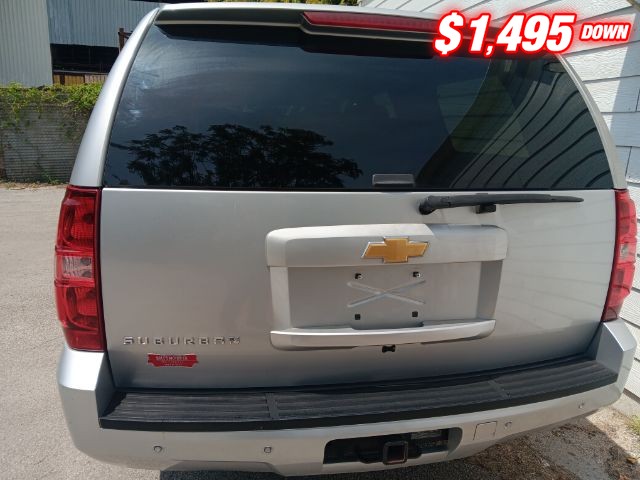 Chevrolet Suburban Vehicle Image 04