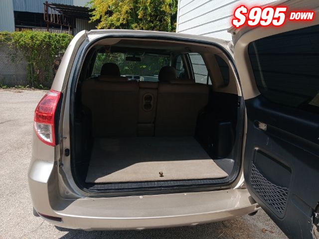 Toyota RAV4 Vehicle Image 05