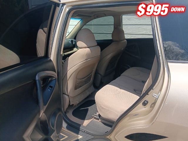 Toyota RAV4 Vehicle Image 07