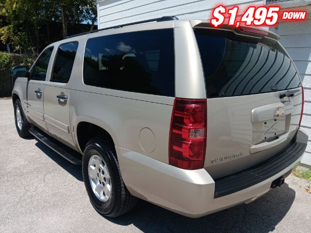 Chevrolet Suburban Vehicle Image 03