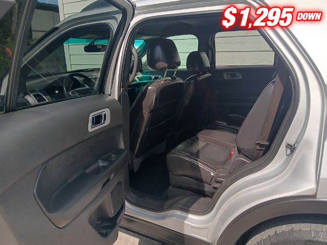 Ford Explorer Vehicle Image 07