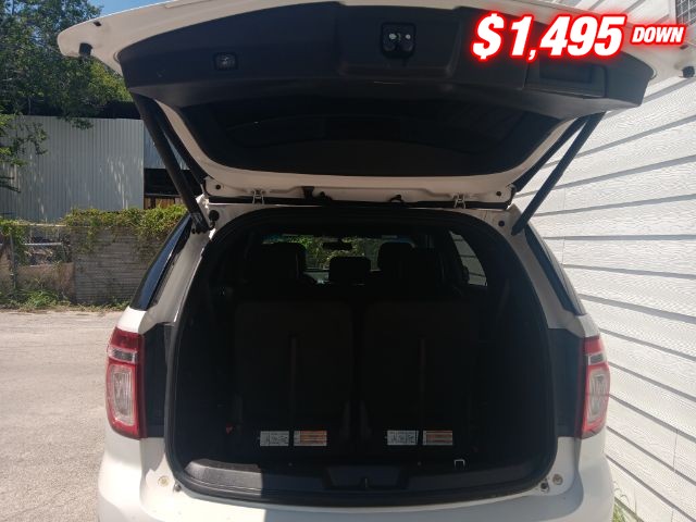 Ford Explorer Vehicle Image 05