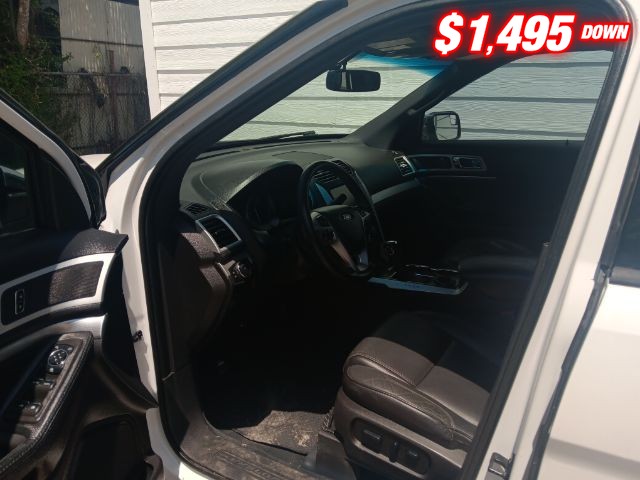 Ford Explorer Vehicle Image 06