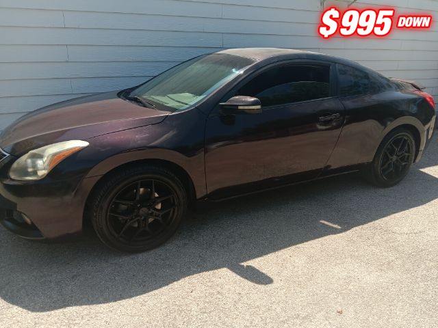 Nissan Altima Coupe Vehicle Image 02