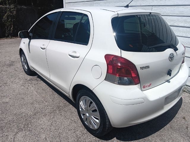 Toyota Yaris Vehicle Image 03