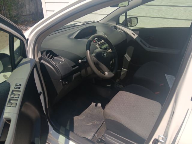 Toyota Yaris Vehicle Image 06