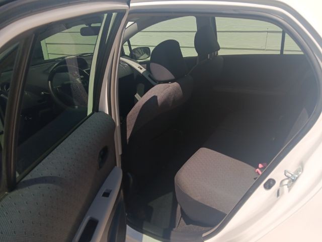 Toyota Yaris Vehicle Image 07