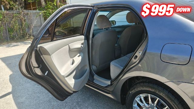Toyota Corolla Vehicle Image 02