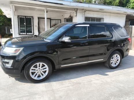 Ford Explorer Vehicle Image 04