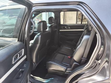 Ford Explorer Vehicle Image 07