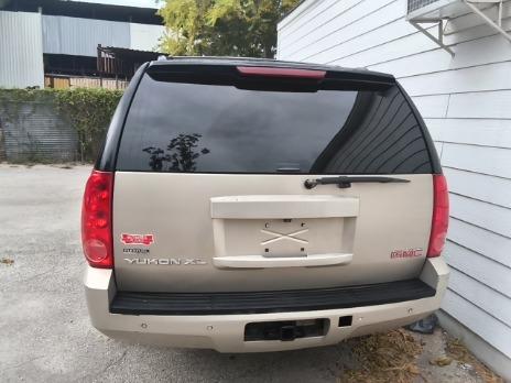 GMC Yukon XL Vehicle Image 02