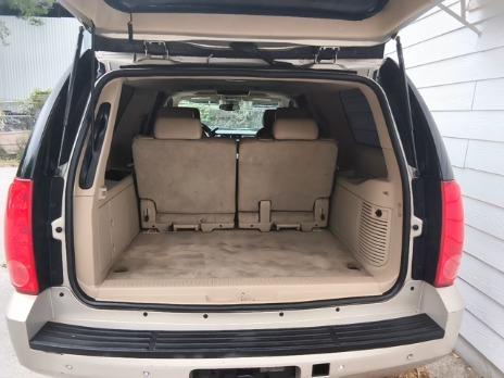 GMC Yukon XL Vehicle Image 06
