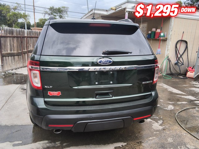 Ford Explorer Vehicle Image 04