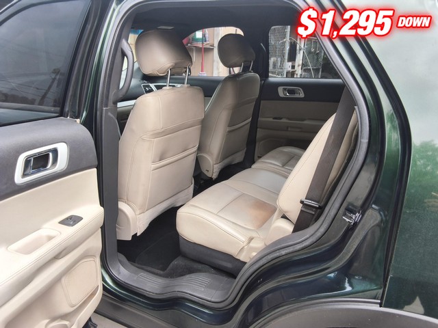 Ford Explorer Vehicle Image 07