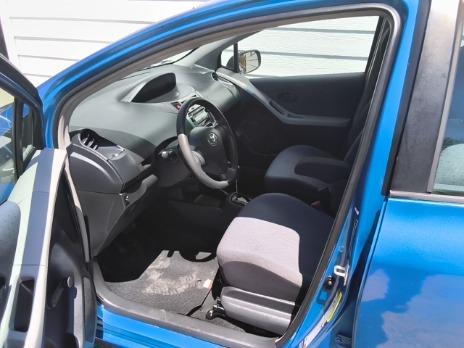 Toyota Yaris Vehicle Image 06