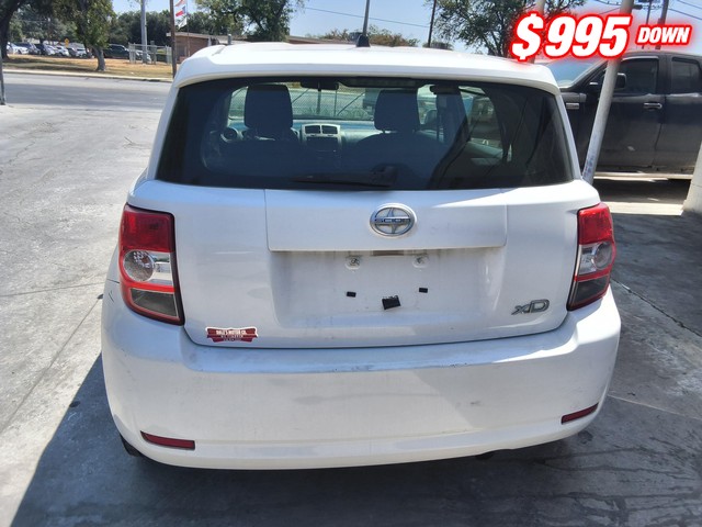 Scion xD Vehicle Image 02