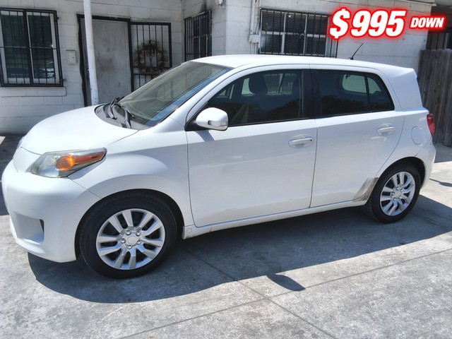 Scion xD Vehicle Image 04