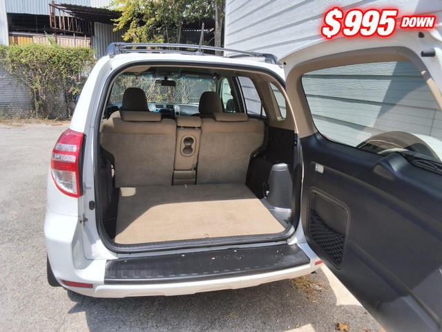 Toyota RAV4 Vehicle Image 05