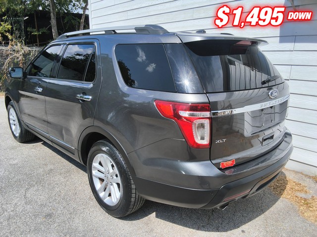 Ford Explorer Vehicle Image 04