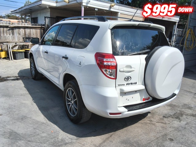 Toyota RAV4 Vehicle Image 02