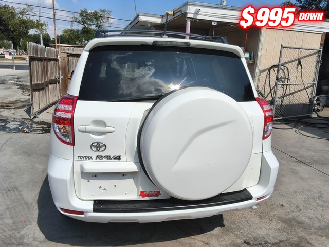 Toyota RAV4 Vehicle Image 04