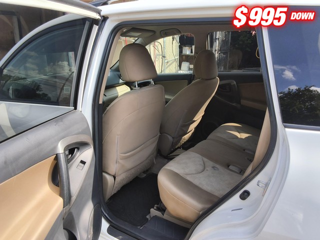 Toyota RAV4 Vehicle Image 07