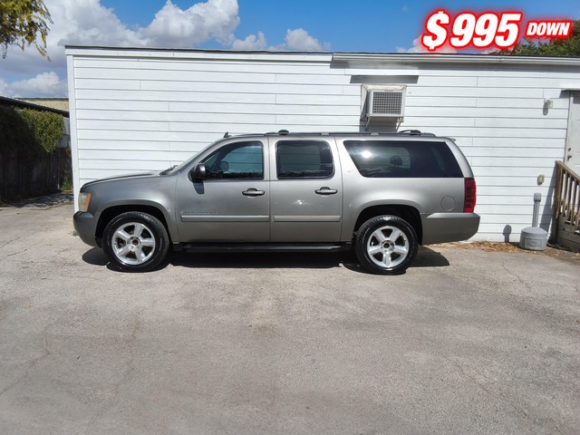 Chevrolet Suburban Vehicle Image 03