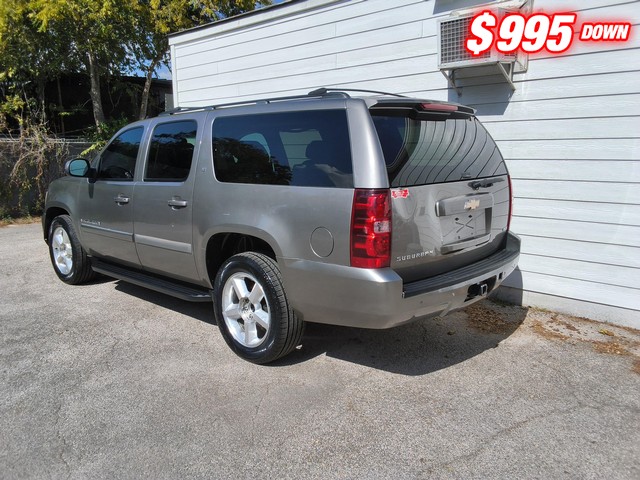 Chevrolet Suburban Vehicle Image 04