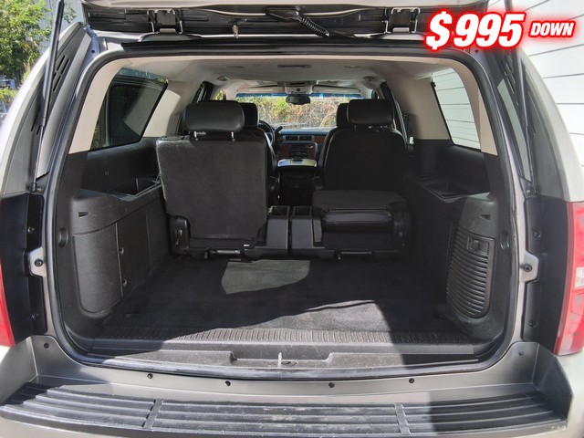Chevrolet Suburban Vehicle Image 07