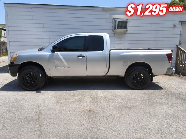 Nissan Titan Vehicle Image 02