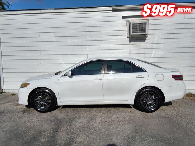 Toyota Camry Vehicle Image 02