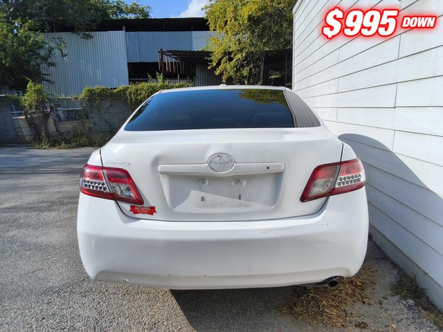 Toyota Camry Vehicle Image 03
