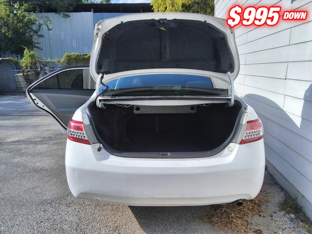 Toyota Camry Vehicle Image 05