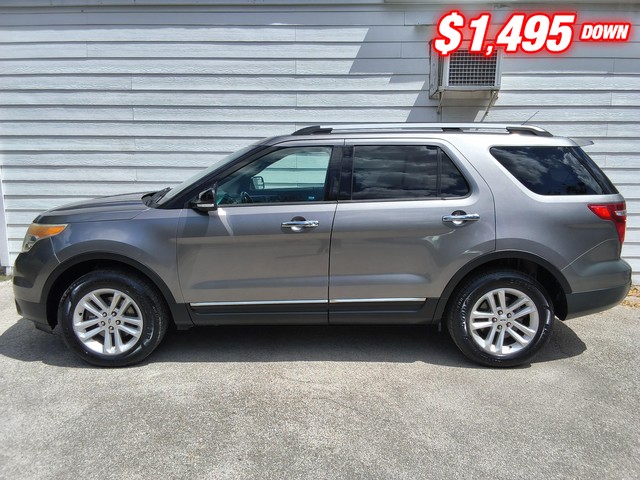Ford Explorer Vehicle Image 04