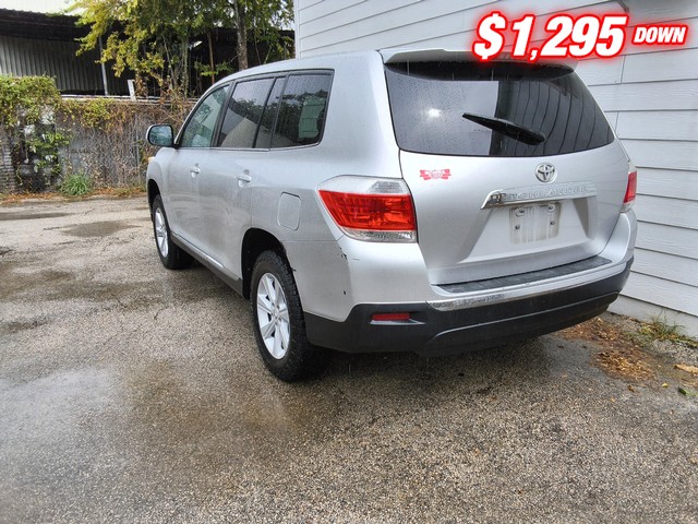 Toyota Highlander Vehicle Image 02