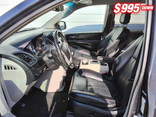 Chrysler Town & Country Vehicle Image 06