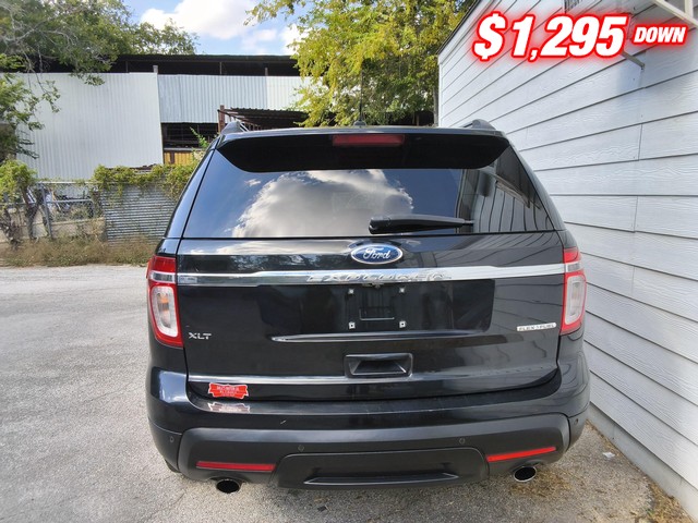 Ford Explorer Vehicle Image 02
