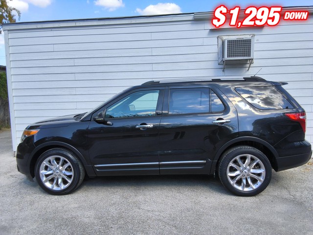 Ford Explorer Vehicle Image 04