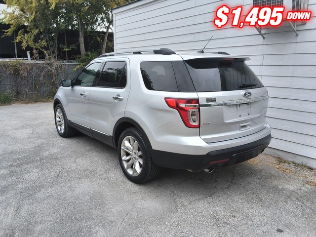 Ford Explorer Vehicle Image 03