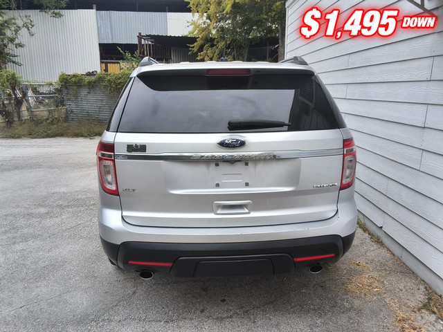 Ford Explorer Vehicle Image 04