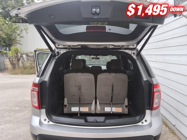 Ford Explorer Vehicle Image 05