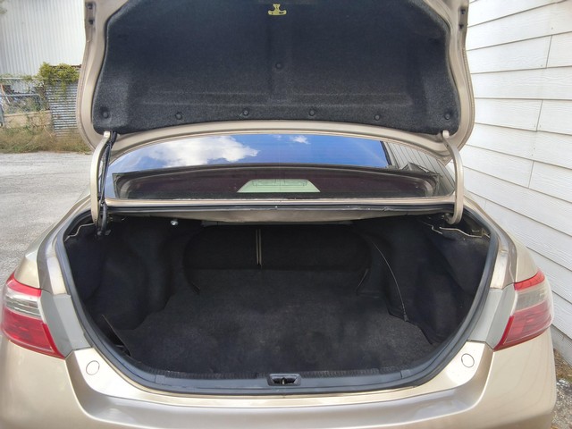 Toyota Camry Vehicle Image 11