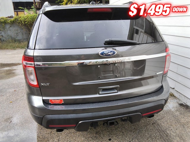 Ford Explorer Vehicle Image 02