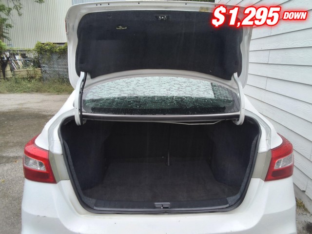 Nissan Sentra Vehicle Image 07
