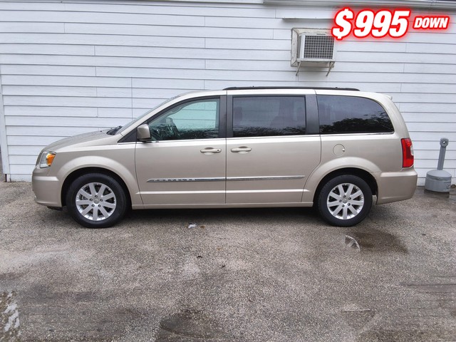 Chrysler Town & Country Vehicle Image 03