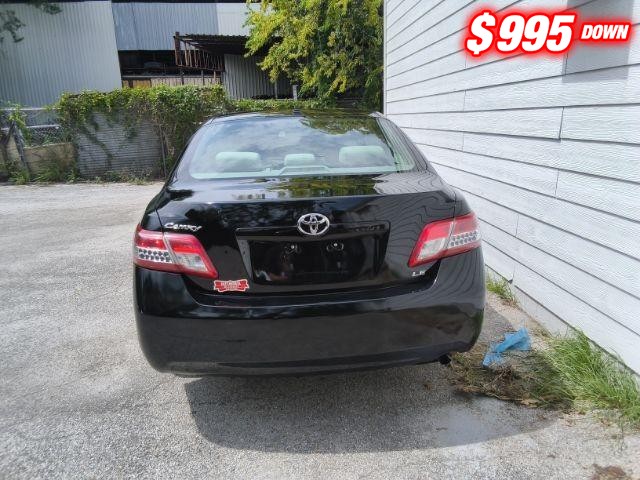 Toyota Camry Vehicle Full-screen Gallery Image 02