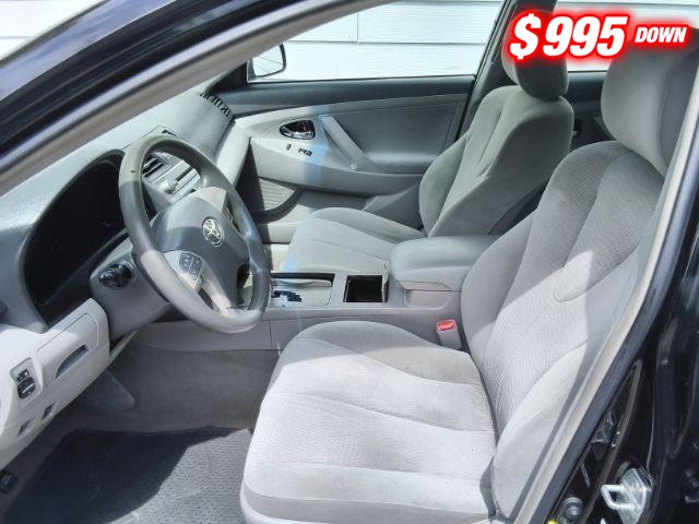 Toyota Camry Vehicle Full-screen Gallery Image 06